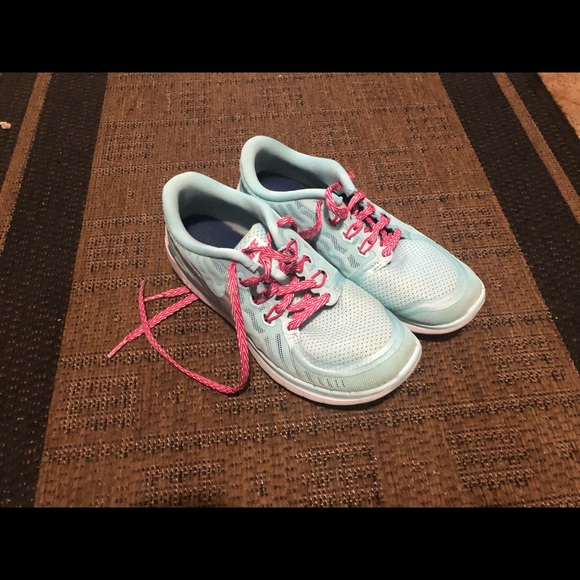 Nike Running Shoes - Picture 2 of 2